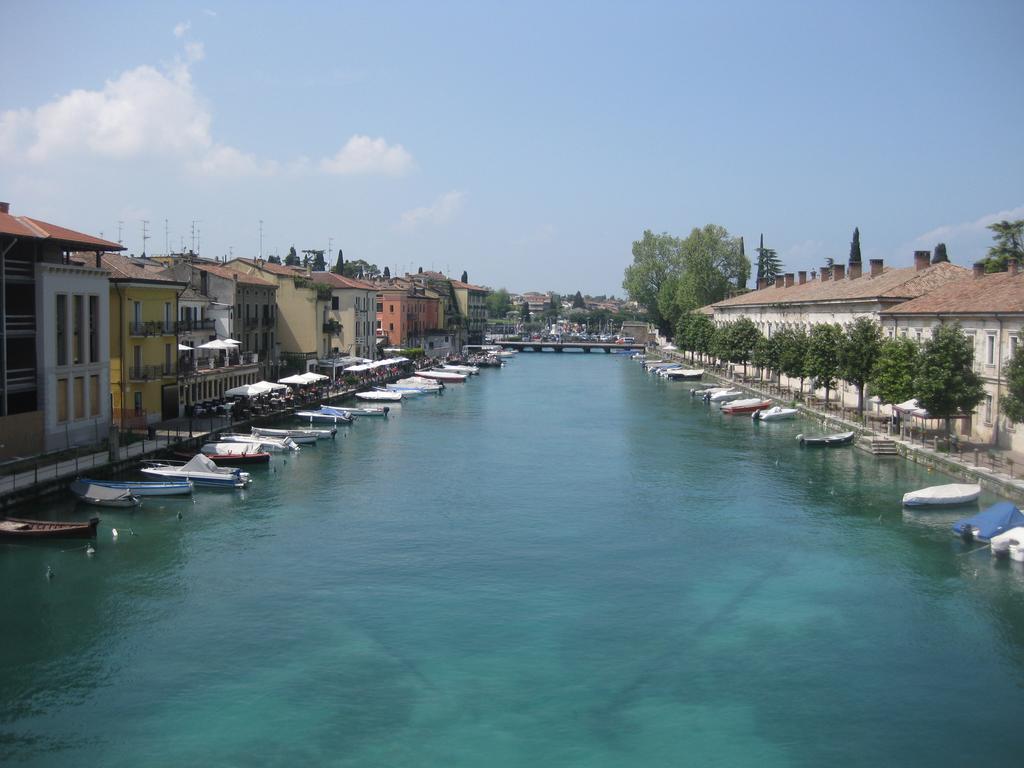 Fiori Sull'Acqua Apartments Peschiera del Garda Exterior foto